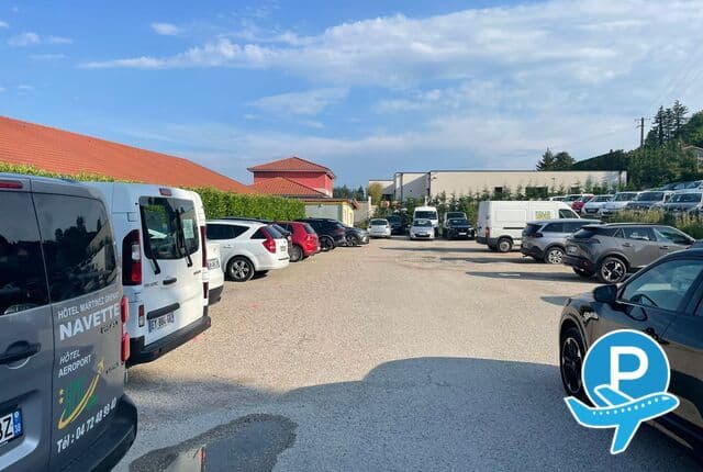 Parking Martinez Grenay - GRENAY, CHEMIN DE MONTMURIER 5