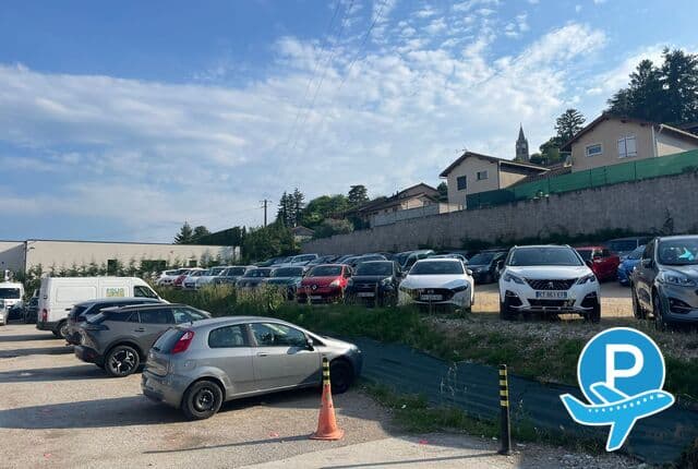 Parking Martinez Grenay - GRENAY, CHEMIN DE MONTMURIER 3