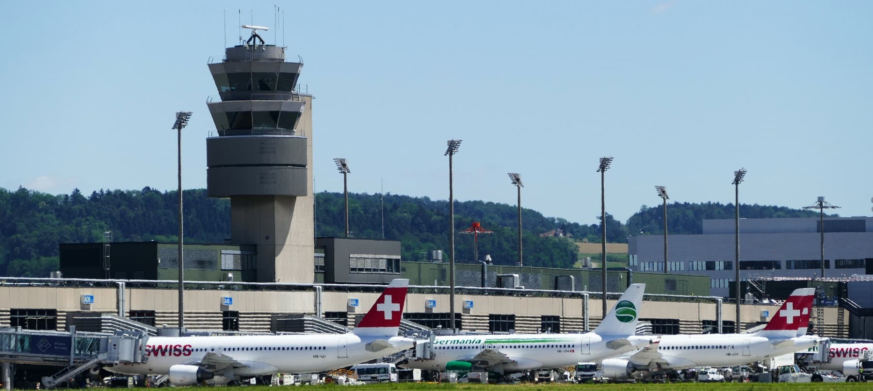 Künstliche Intelligenz erstellt Preissystem für Flughafenparkplätze